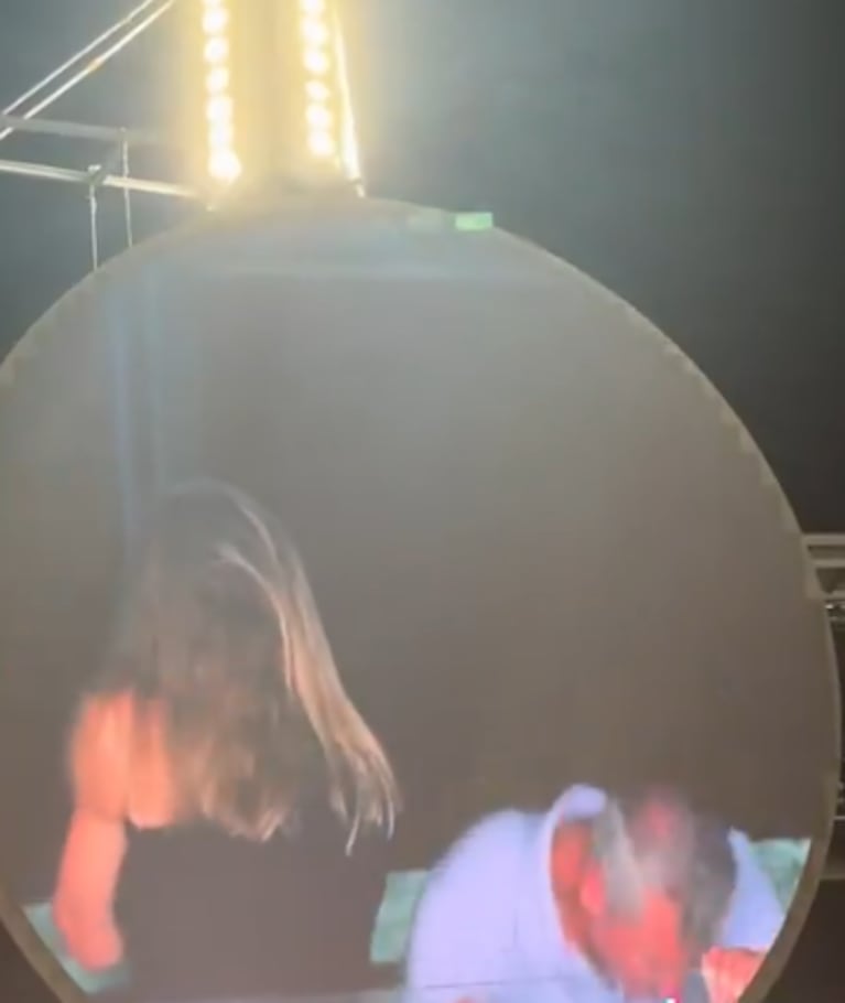 Una pareja de amantes fueron virales en el recital de Coldplay (Foto: captura de TikTok).