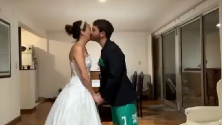 Una pareja tuvo su fiesta de casamiento virtualmente.