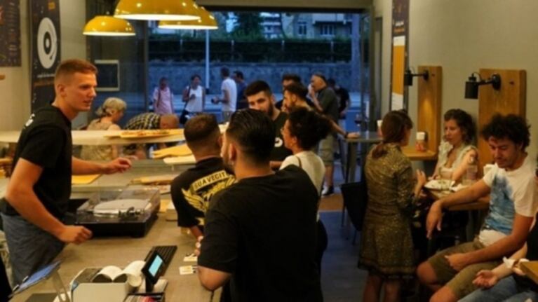Una pizzería de Italia deja que los clientes paguen con “vinilos” su comida