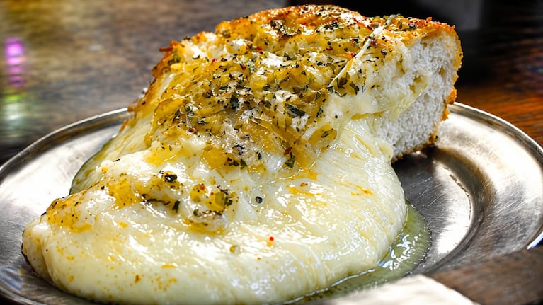 Una porción de fugazzeta de La Mezzetta. Foto: Tripadvisor