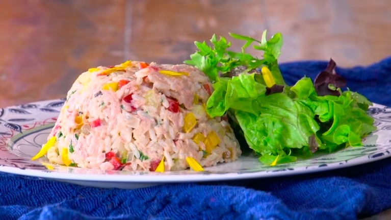 Una receta clásica y fácil: arroz con atún con huevo mollet
