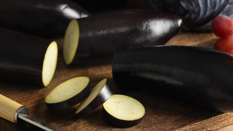 Una receta de pastas, pero con berenjenas. Foto: Freepik.