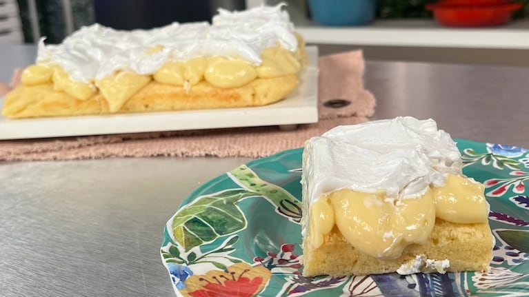 Una receta de torta de limón que combina el toque cítrico del limón con crema pastelera y merengue. Foto: Cucinare.TV.