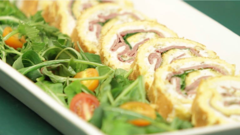 Una receta que combina el sabor del pastrón con un relleno de queso crema, nueces y rúcula.
Foto: CucinareTV
