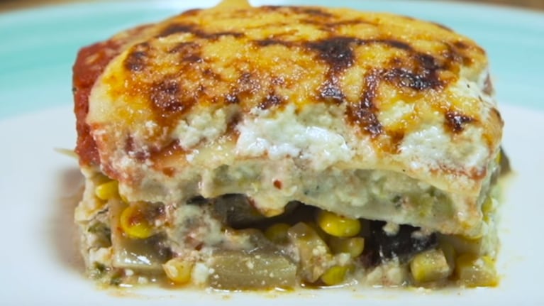 Una receta que combina vegetales salteados, salsa de tomate casera y una bechamel.
Foto: CucinareTV