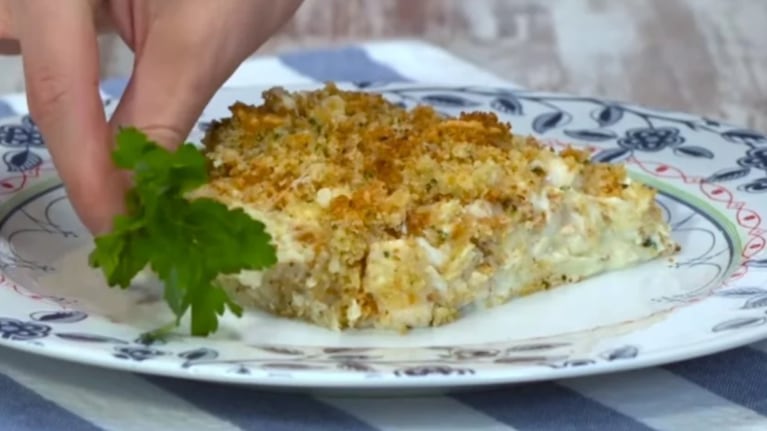 Una versión distinta de un clásico, con pollo, salsa blanca y la combinación de tres quesos. Foto: CucinareTV