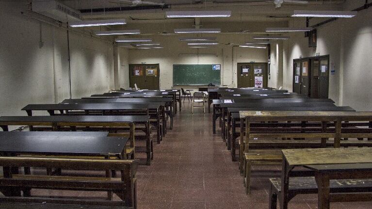 Unicef pide que los docentes tengan prioridad en vacunación para mantener las escuelas abiertas. Foto: DPA.