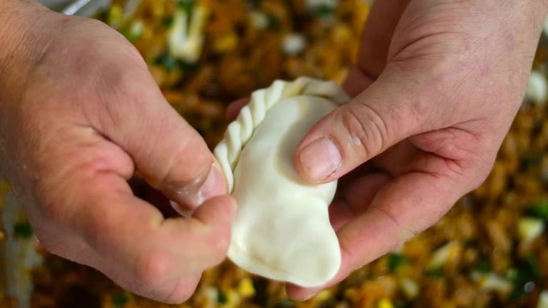 Uno de los secretos de las empanadas tucumanas está en el repulgue: lleva entre 13 y 14 vueltas.