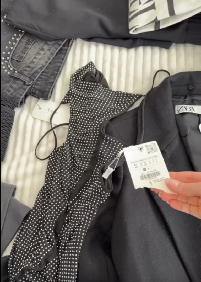Uno de los vestidos de $65.000 que Cami Homs vendió en su feria de ropa de Palermo
Fuente: Instagram @camihoms