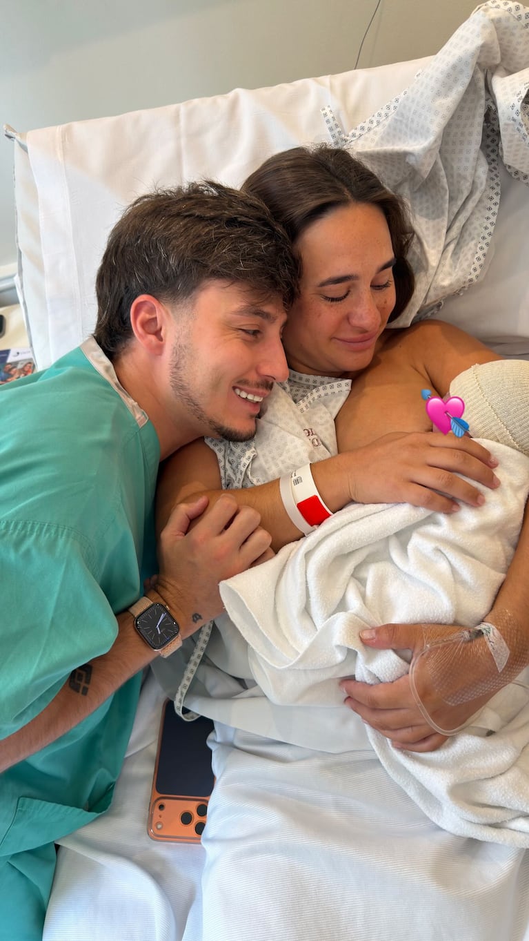 Uriel De Martini y Martina Stewart con Rufi. Foto: Instagram @martistewart_