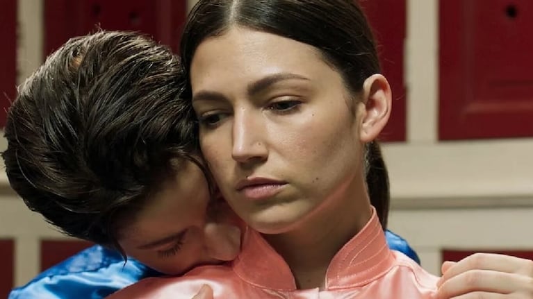 Úrsula Corberó como Abril, también jockey.