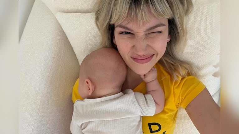 Úrsula Corberó enterneció a sus seguidores con postales íntimas de la maternidad.