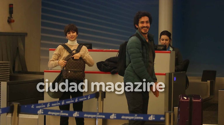 Úrsula Corberó y Chino Darín, una pareja afianzada. Foto: Movilpress.