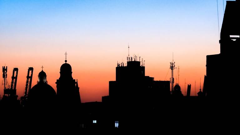 Uruguay flexibiliza las residencias y favorece la radicación de familias y empresas argentinas