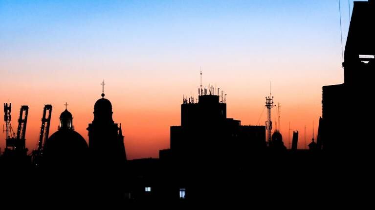 Uruguay flexibiliza las residencias y favorece la radicación de familias y empresas argentinas
