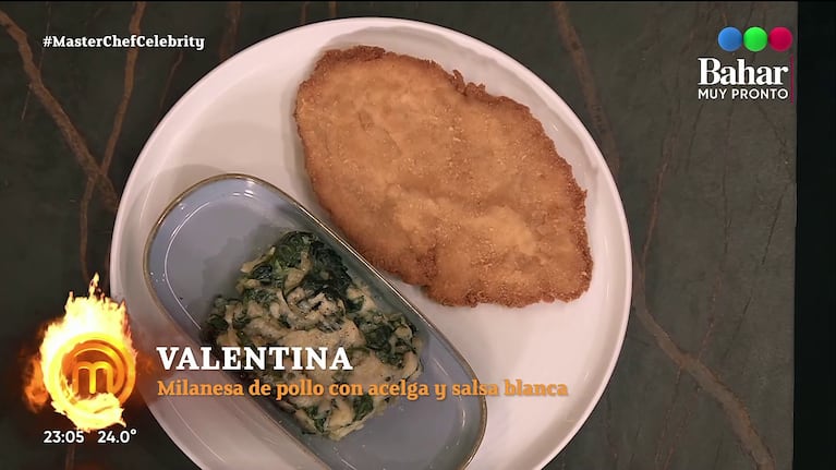 Valentina Cervantes hizo una milanesa de pollo con acelga y salsa blanca en MasterChef (Foto: captura de Telefé).