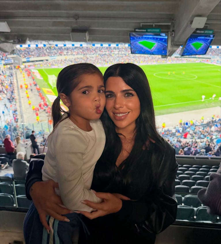 Valentina Cervantes y su hija Olivia (Foto: Instagram)