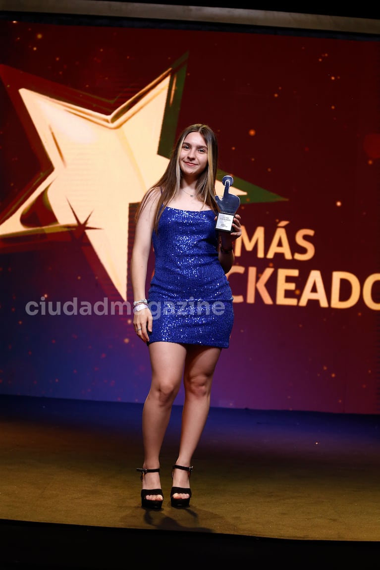 Valentina Núñez subió en representación de @pablalunar, que ganó como twittero del año en Los Más Clickeados 2023.
