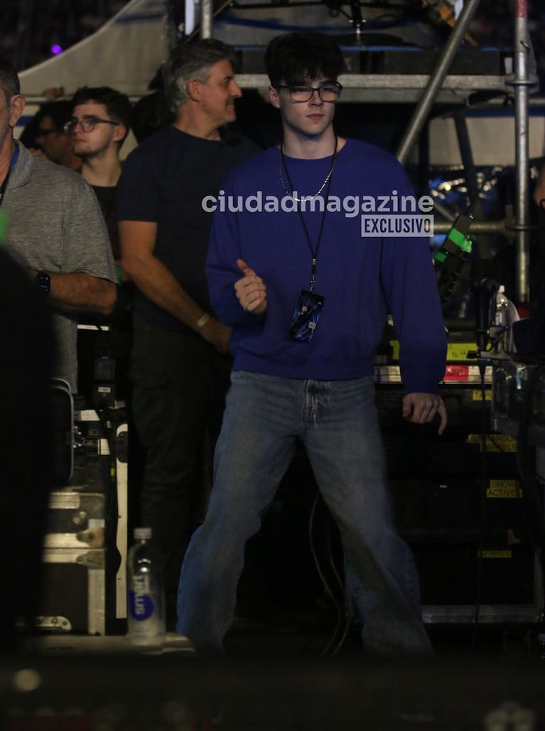 Valentino, el hijo de Ricky Martin en el show en Buenos Aires desde la consola de sonido (Foto: Movilpress).