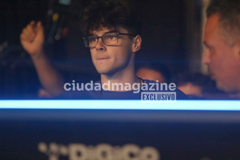 Valentino, el hijo de Ricky Martin en el show en Buenos Aires desde la consola de sonido (Foto: Movilpress).