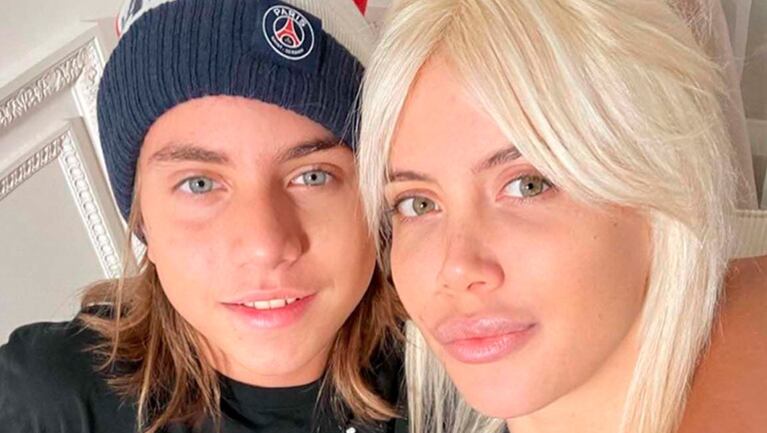 Valentino, el hijo de Wanda Nara, sorprendió a su mamá con la cena en la cama.