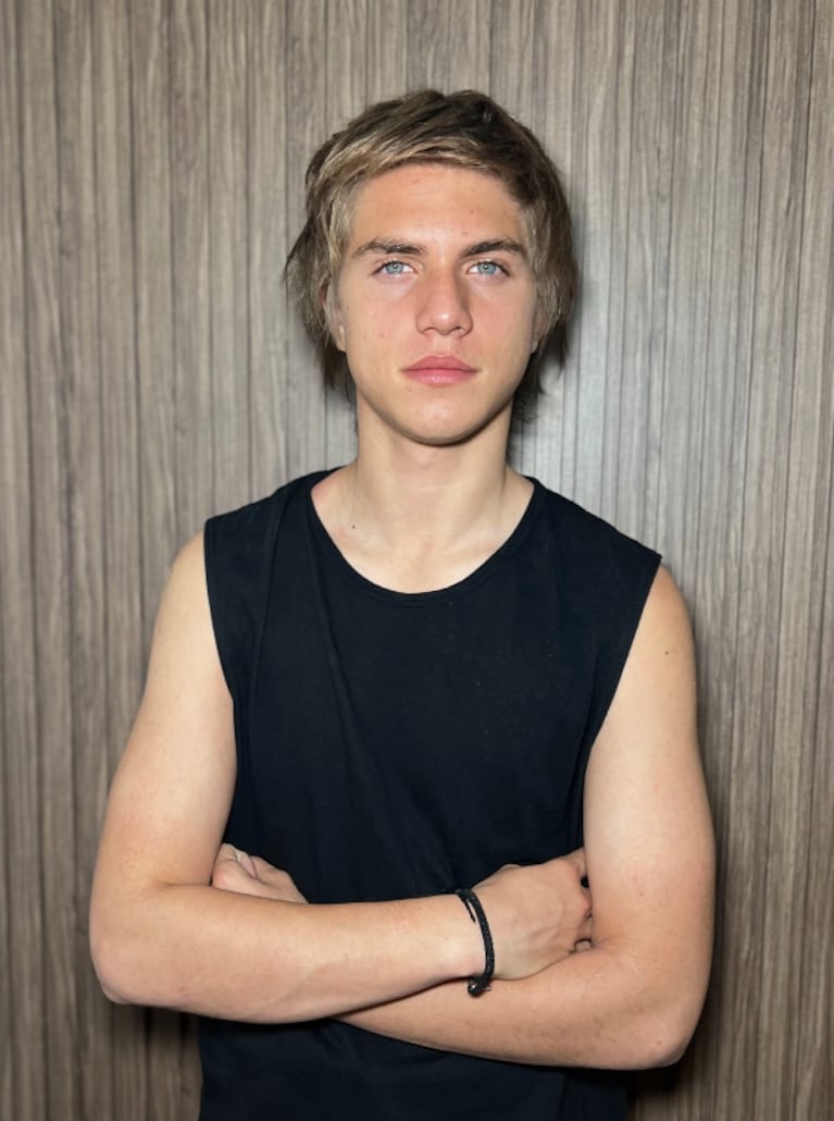 Valentino se animó a un radical cambio de look.