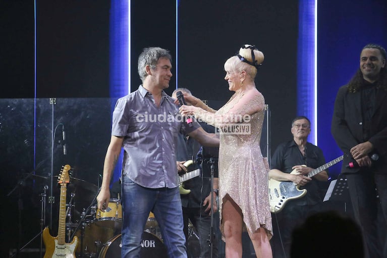 Valeria Lynch brilló en el Gran Rex y su novio Mariano Martínez la saludó en el escenario (Foto: Movilpress).