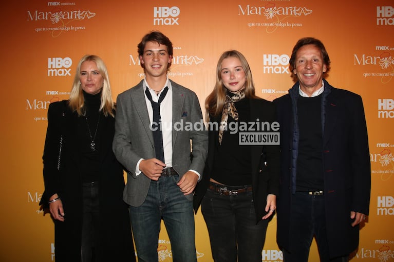 Valeria Mazza, Benicio, Taína y Alejandro Gravier en el estreno de Margarita (Foto: Movilpress).