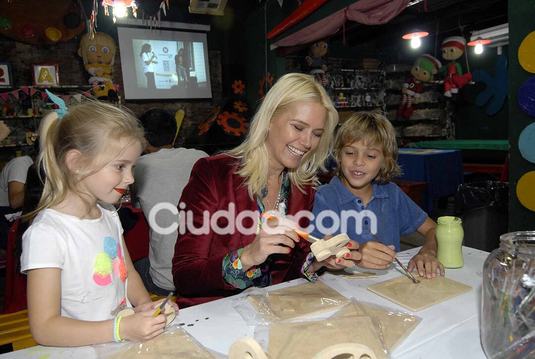 Valeria Mazza con sus hijos. (Foto: Movilpress)