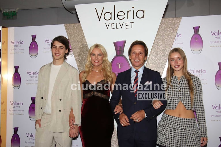 Valeria Mazza y su familia (Foto: Movilpress)