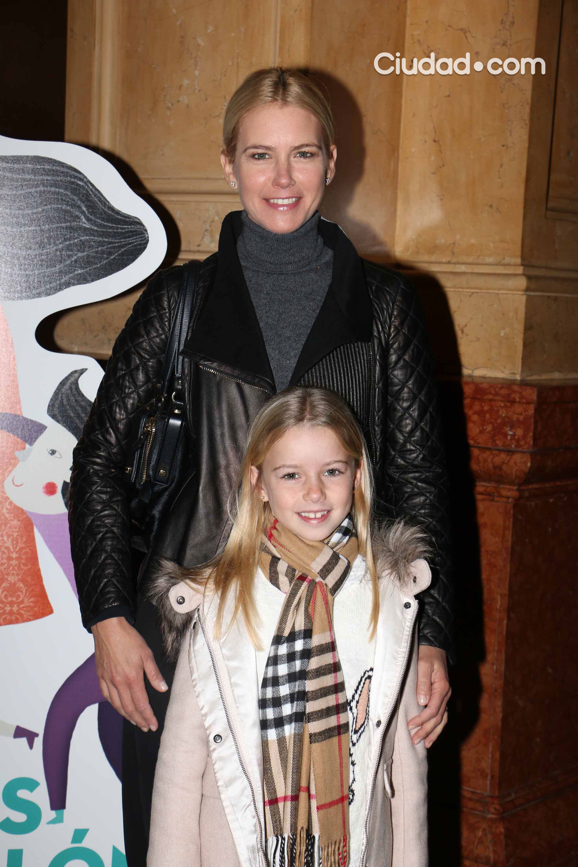Valeria Mazza y su hija Taína fueron al Colón (Foto: Movilpress)