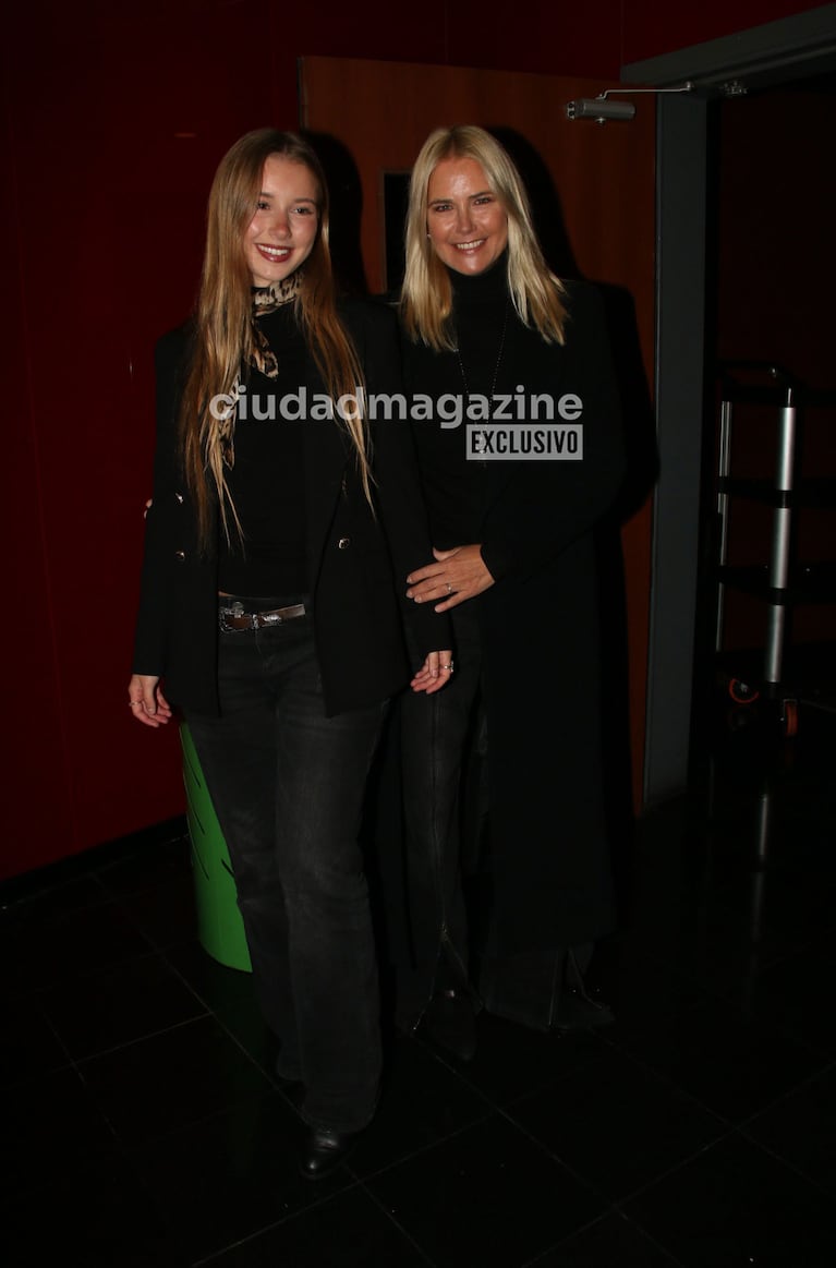 Valeria Mazza y Taína Gravier en el estreno de Margarita (Foto: Movilpress).