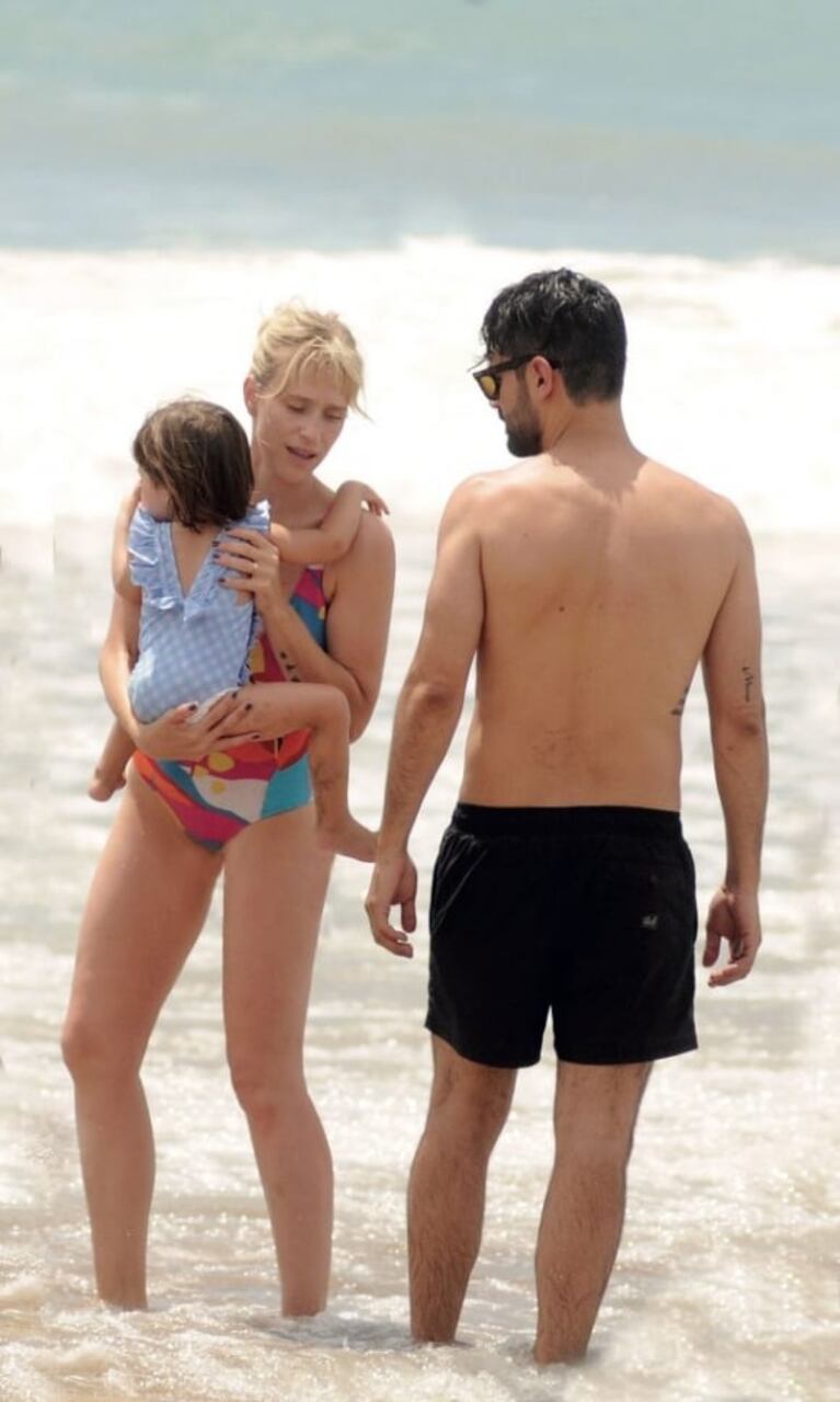 ¡Vamos a la playa! Las fotos de Brenda Gandini, Gonzalo Heredia y su hija Alfonsina, en Mar del Plata