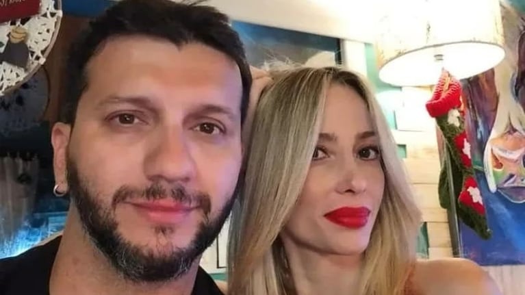 Vanesa Carbone con su esposo, en una imagen de fines de 2022. Foto: Instagram @rebelcrimi