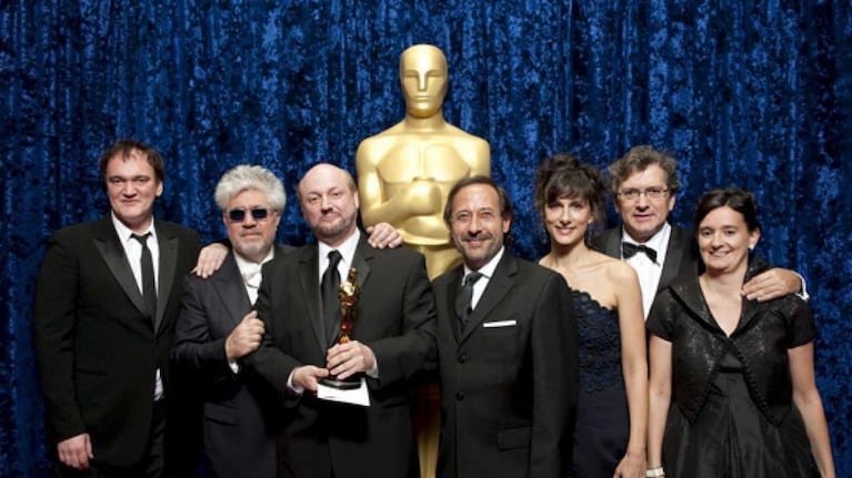 Vanesa Ragone junto a Quentin Tarantino, Juan Jose Campanella, Pedro Almodovar Guillermo Francella y Mariela Besviesky, el día que "El secreto de sus ojos" se llevó el Oscar. (Foto: Instagram / Vaneragone)