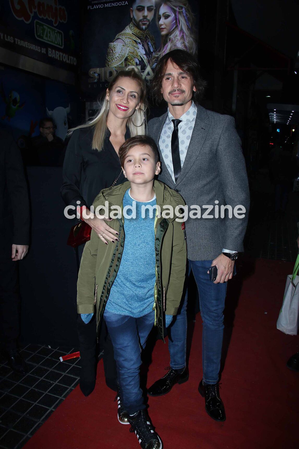 Vanesa Schual, Christian Sancho y Gael en la gala de Siddharta (Foto: Movilpress)