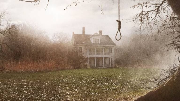 Venden otra vez la casa donde se filmó la película El conjuro: ¿qué pasa ahí?