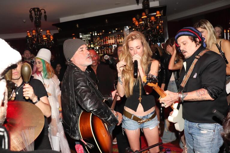 Vero Lozano estalló contra Wanda Nara por su foto con Johnny Depp y reveló una fuerte interna en Telefe