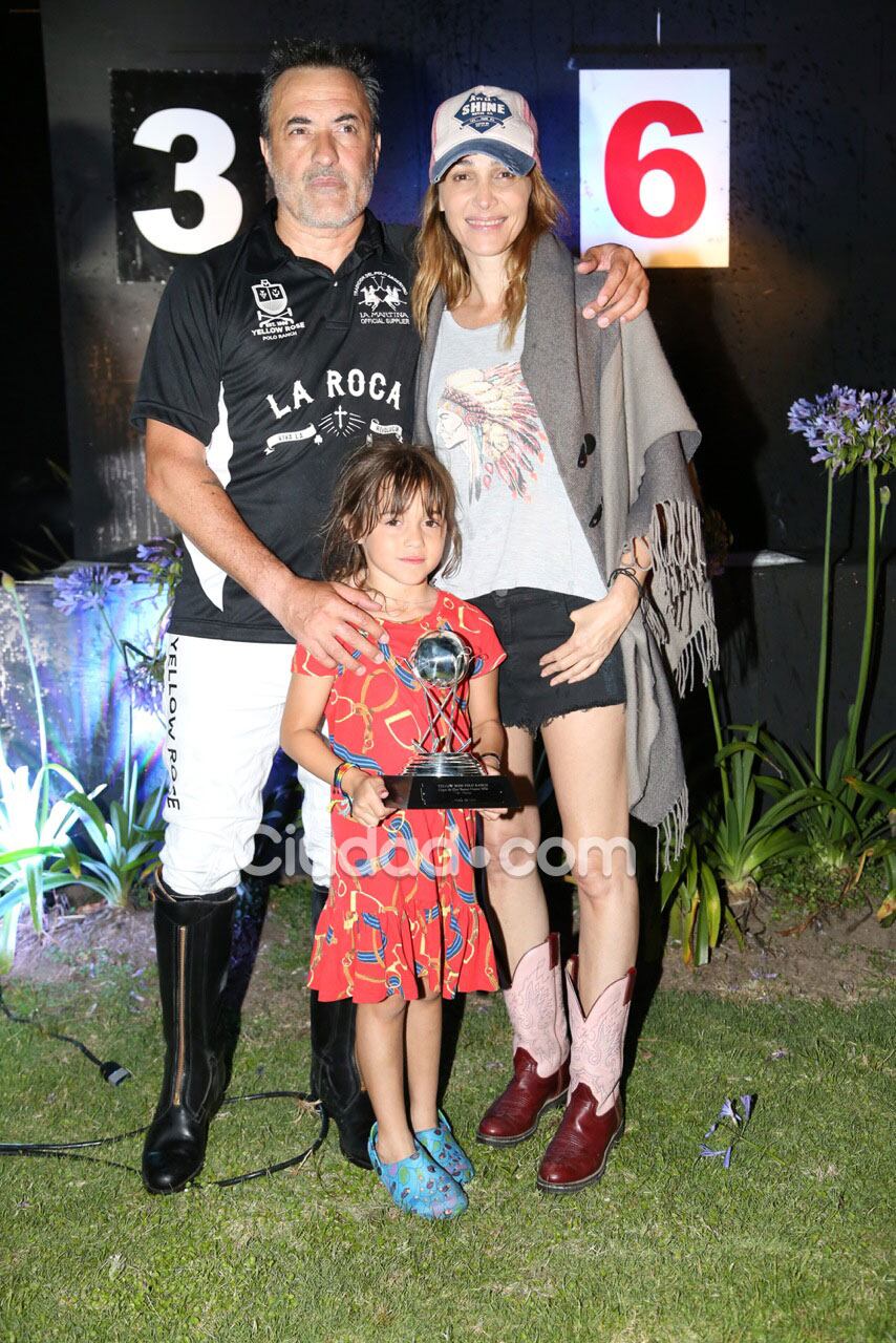 Verónica Lozano, Corcho Rodríguez y su hija Antonia, anfitriones del Yellow Rose Polo Ranch. Foto: MSnews