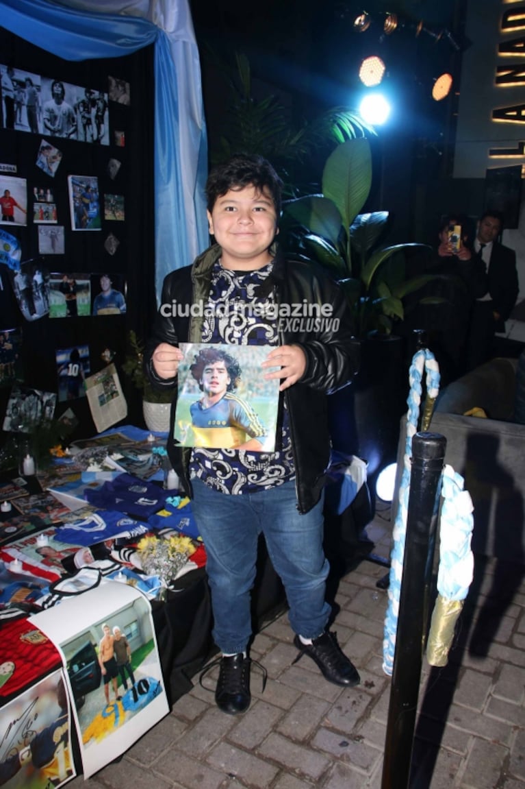 Verónica Ojeda, Dieguito Fernando y Jana Maradona encabezaron un evento en homenaje al Diez: las fotos