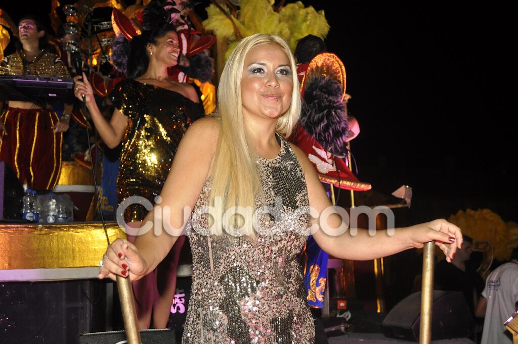 Verónica Ojeda, en la comparsa del carnaval de Gualeguaychú. (Fotos: Jennifer Rubio - Ciudad.com)