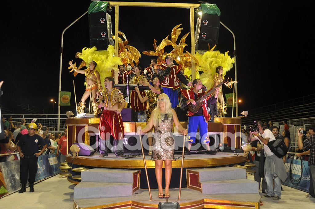 Verónica Ojeda, en la comparsa del carnaval de Gualeguaychú. (Fotos: Jennifer Rubio - Ciudad.com)