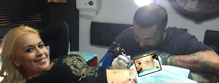Verónica Ojeda y un tatuaje muy especial. (Foto: Twitter)