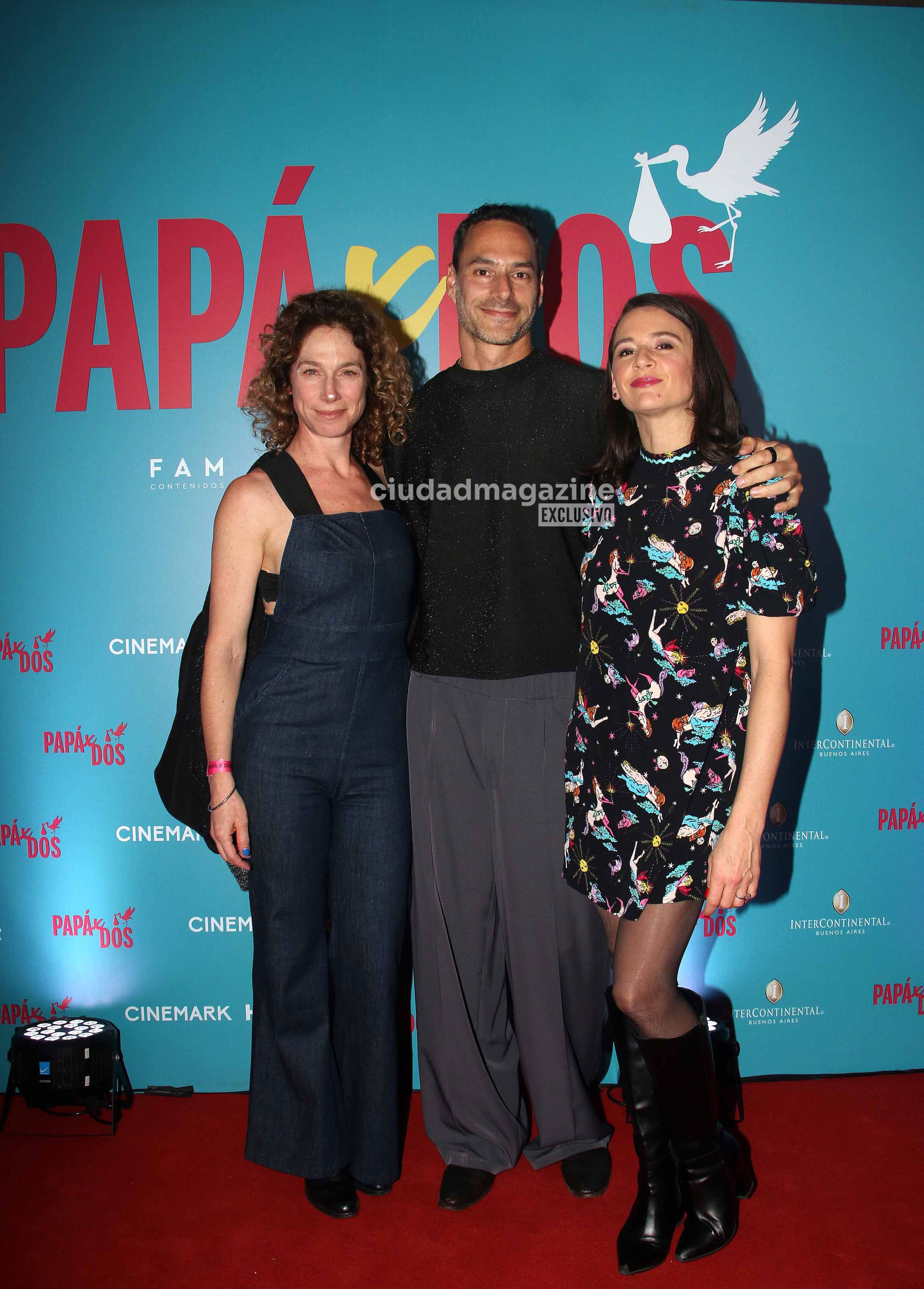 Verónica Pelaccini, Lucas Akoskin y Laura Azcurra en la avant premier de Papá x dos. (Foto: @Movilpress)