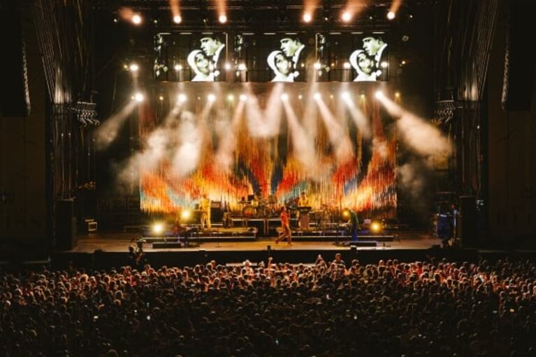Vetusta Morla reunió a miles de personas en su gira europea y suma funciones