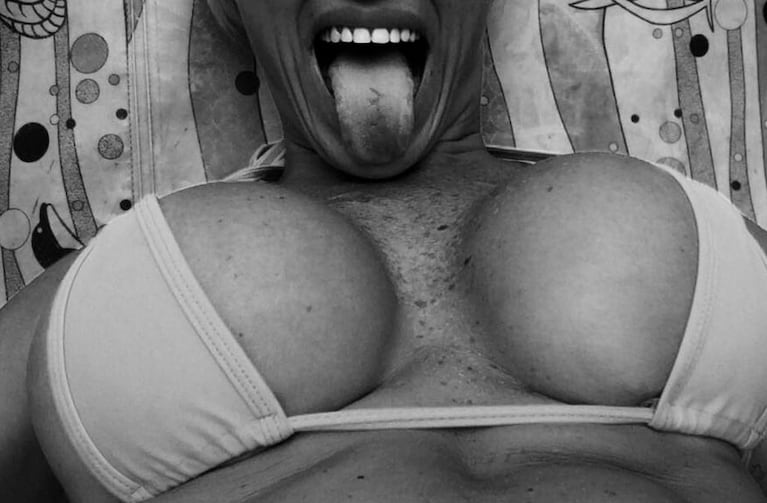Vicky Xipolitakis calentó Twitter. 