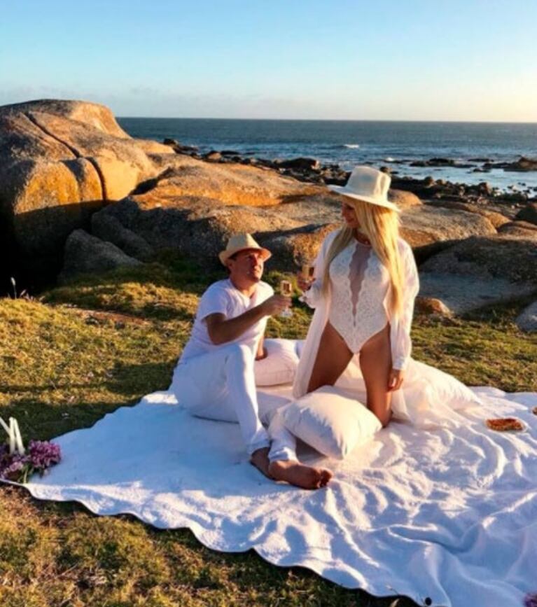 Vicky Xipolitakis habló de la pérdida de un embarazo anembrionado y celebró el primer aniversario de amor con su novio con una sorpresa