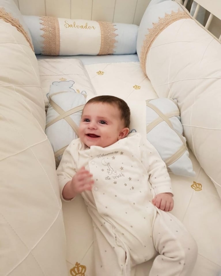 Vicky Xipolitakis mostró el nuevo cuarto de su bebé... ¡con Moria Casán en la cuna!: "El príncipe de mamá"