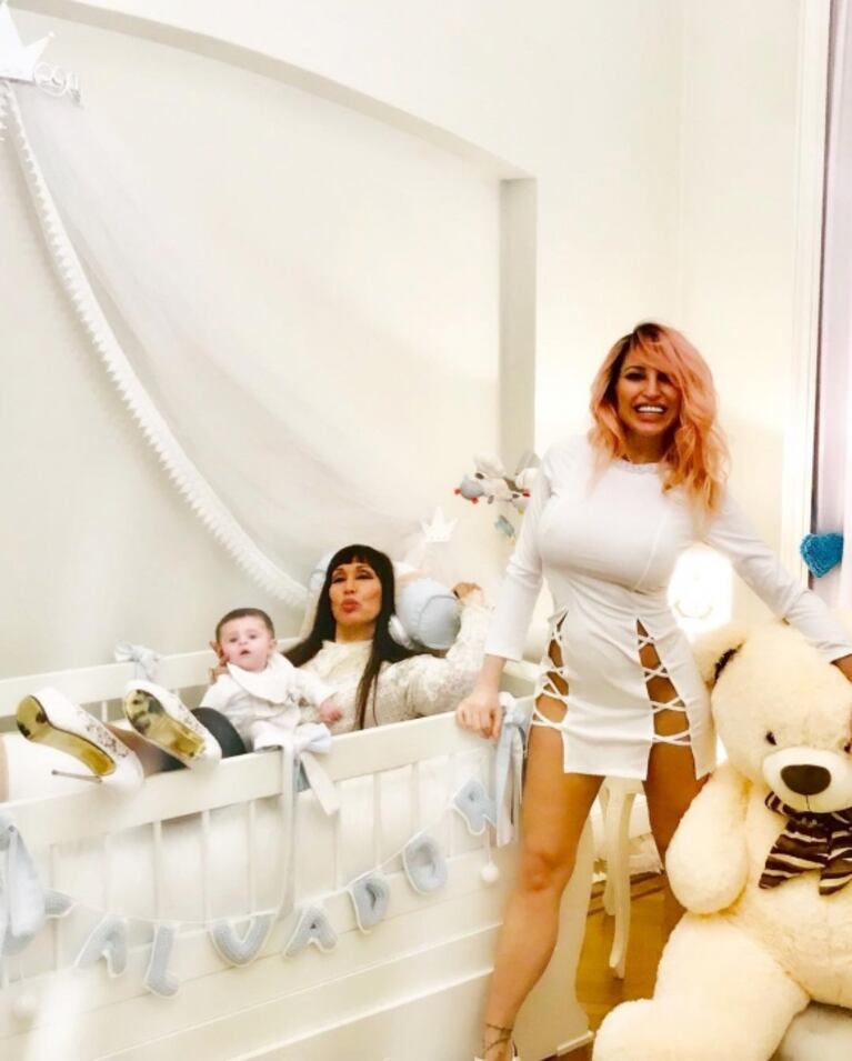 Vicky Xipolitakis mostró el nuevo cuarto de su bebé... ¡con Moria Casán en la cuna!: "El príncipe de mamá"