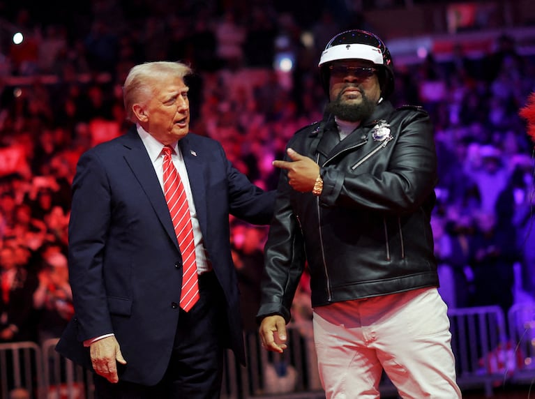Victor Willis con Donald Trump. REUTERS/Carlos Barria